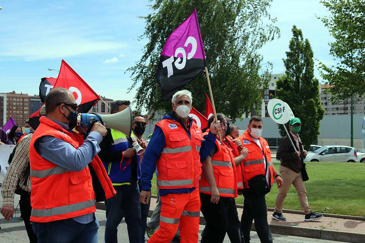 Fotos: Unión sindical en Burgos contra la precariedad laboral de los trabajadores del transporte sanitario