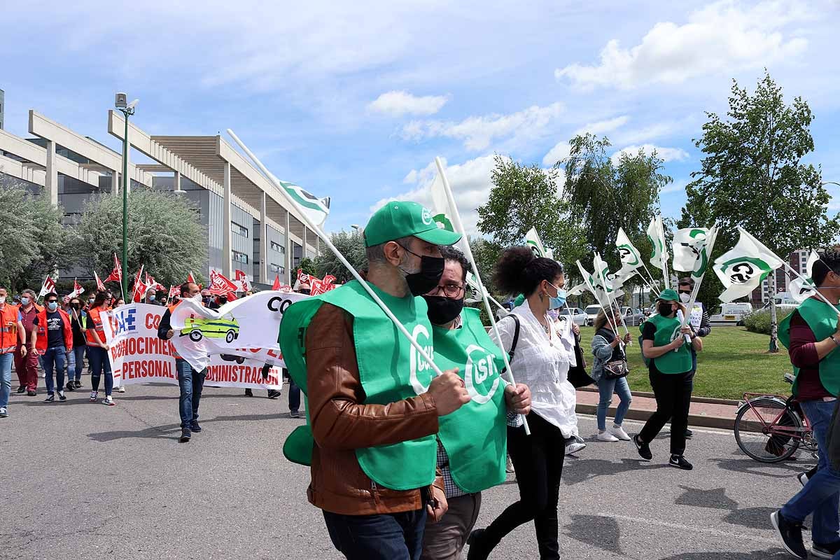 Fotos: Unión sindical en Burgos contra la precariedad laboral de los trabajadores del transporte sanitario