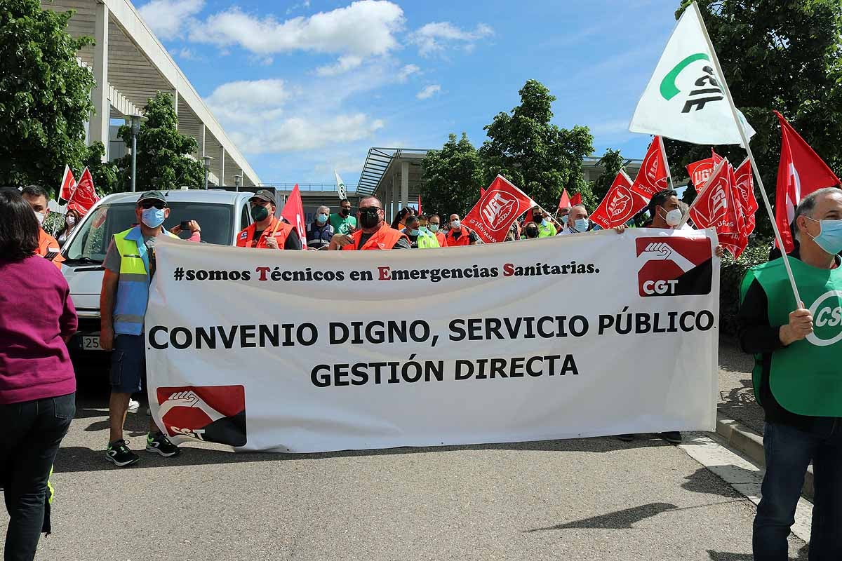 Fotos: Unión sindical en Burgos contra la precariedad laboral de los trabajadores del transporte sanitario