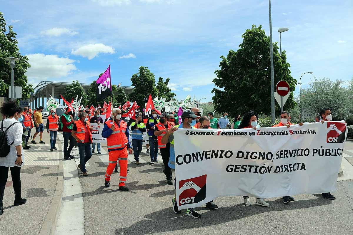 Fotos: Unión sindical en Burgos contra la precariedad laboral de los trabajadores del transporte sanitario