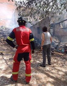 Imagen secundaria 2 - Sucesos en Burgos: Un incendio de pelusas en Aranda afecta a varias viviendas