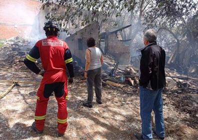 Imagen secundaria 1 - Sucesos en Burgos: Un incendio de pelusas en Aranda afecta a varias viviendas