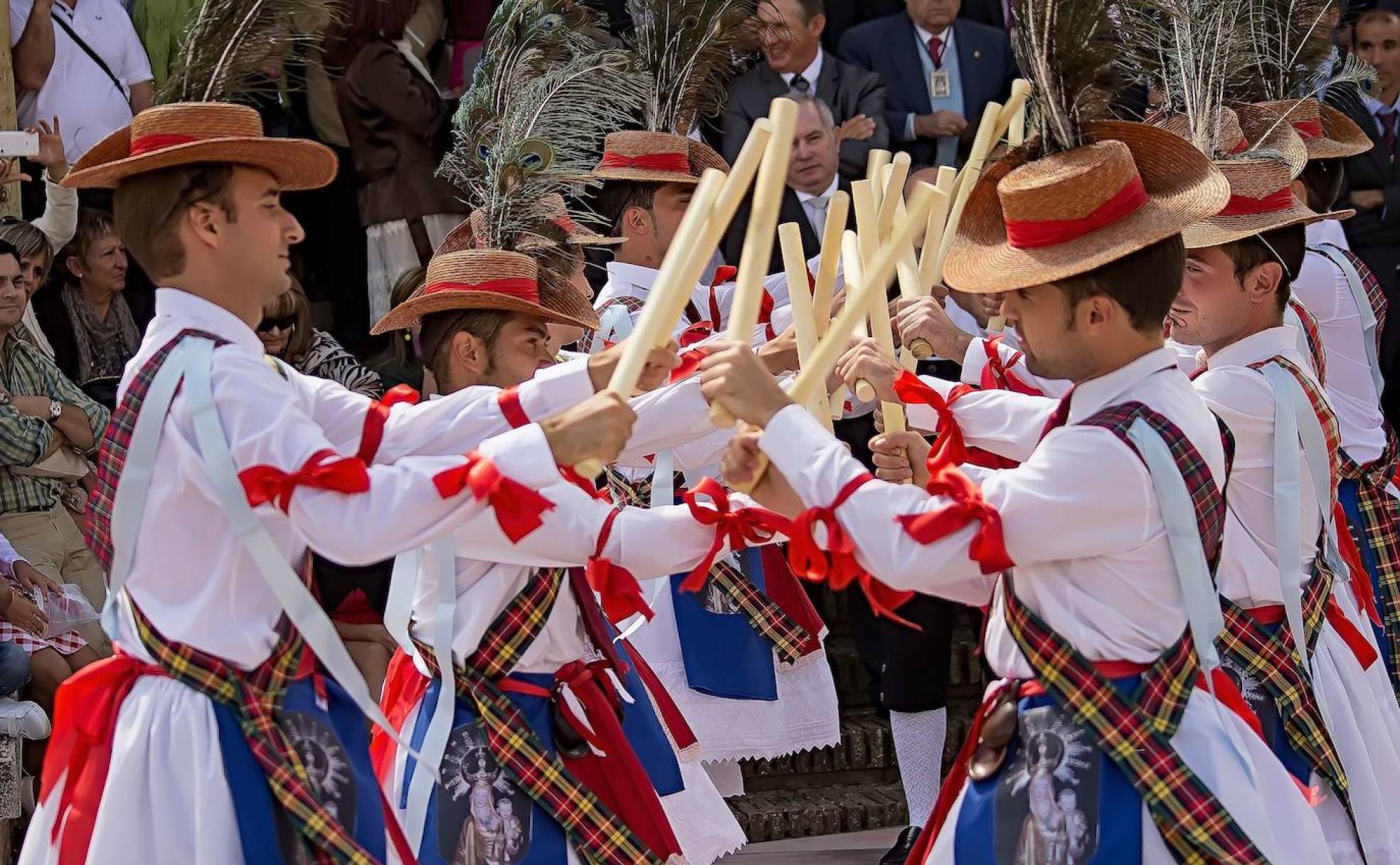 Danzantes, en una de las ceremonias más significativas de Cisneros.