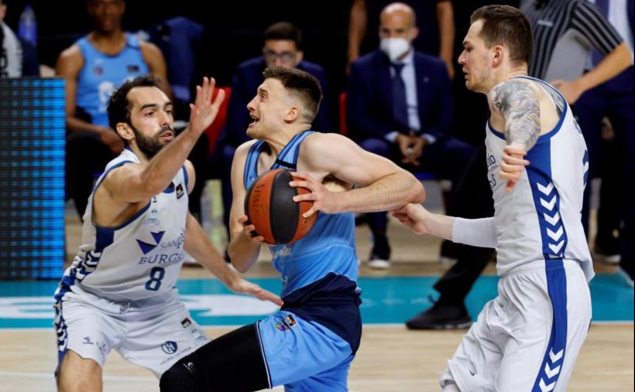 Benite y Salash, en el encuentro del pasado viernes ante Estudiantes.