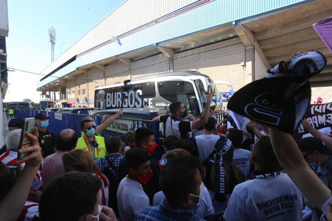 Estas son las imágenes de la llegada y de la primera parte del Burgos en Almendralejo