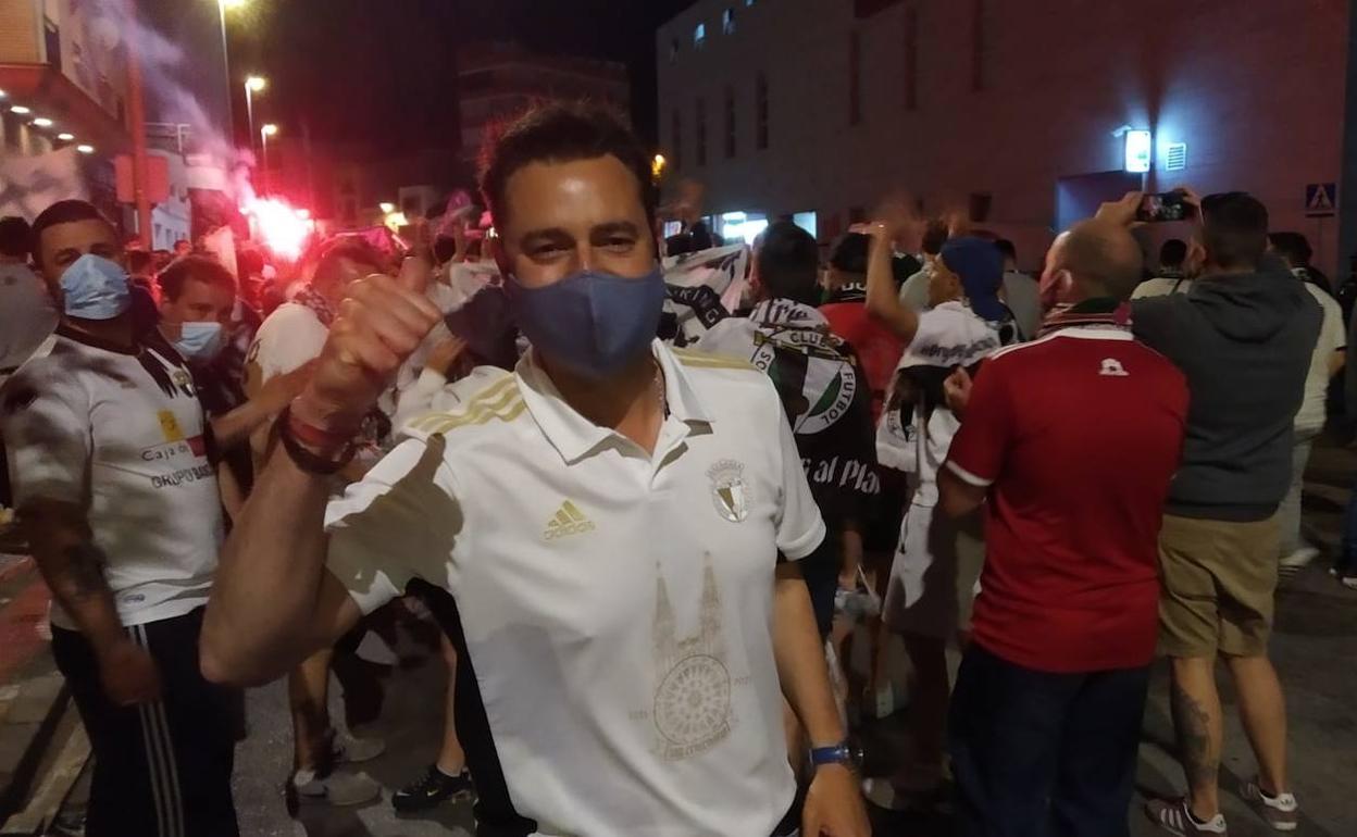 El alcalde, Daniel de la Rosa, celebró el ascenso del Burgos CF en Almendralejo.