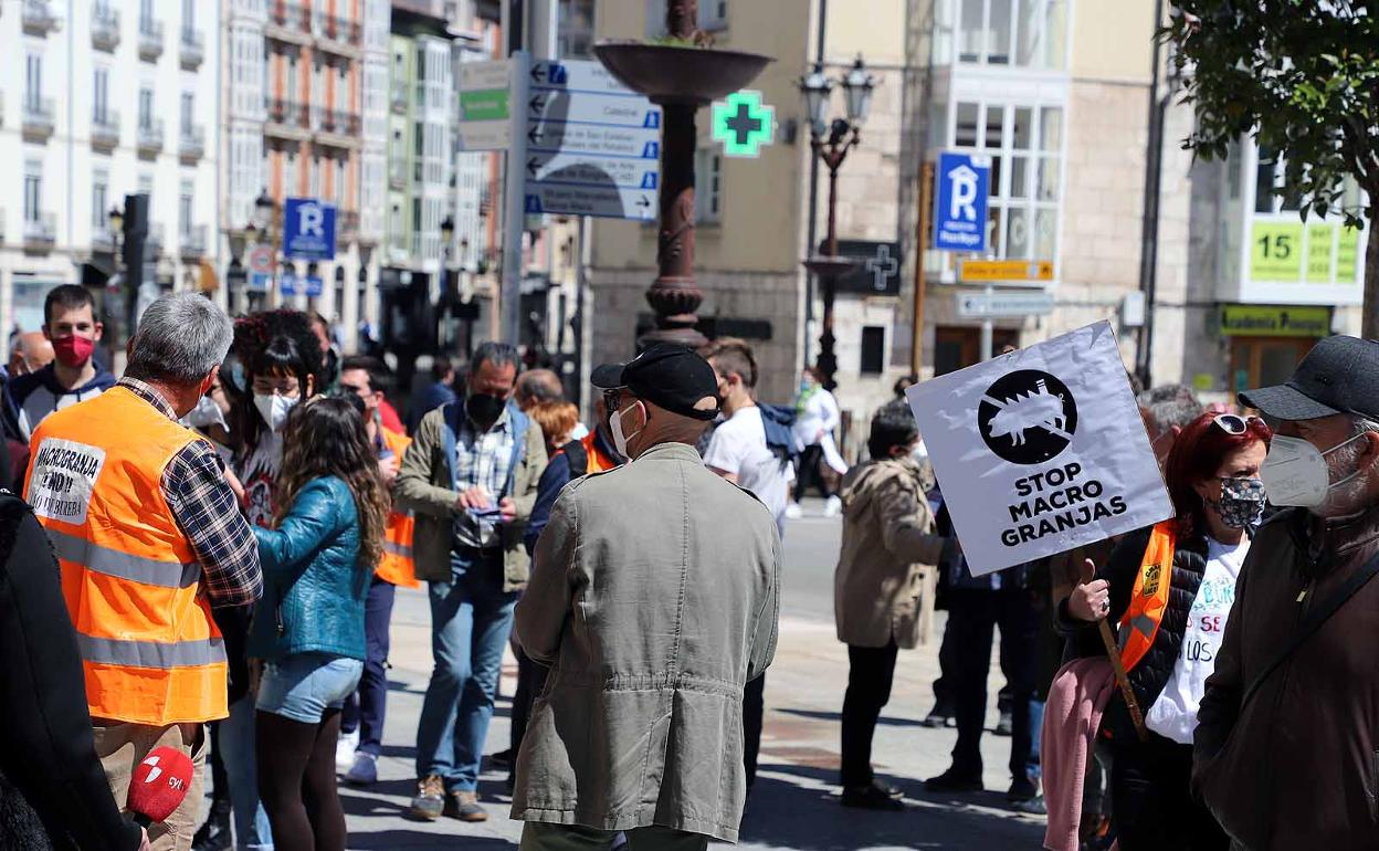 Concentración contra las macrogranjas en Burgos. 