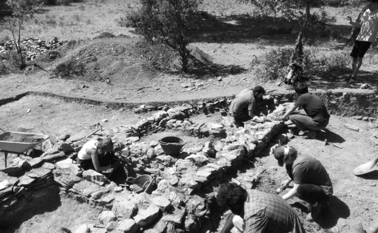 Imágenes de arqueólogos en el proyecto 'Castrum Zolearum'. 