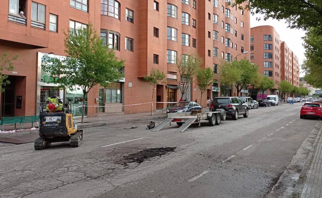 Corte al tráfico en la calle San Pedro y San Felices tras la tormenta.