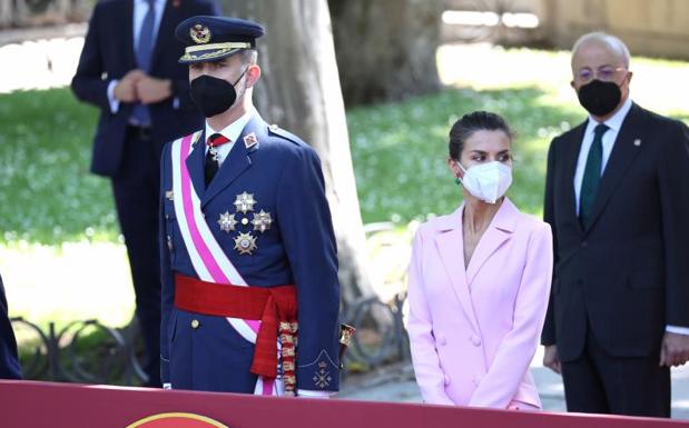 Los Reyes Felipe y Letizia durante el acto central del «Día de las Fuerzas Armadas 2021».