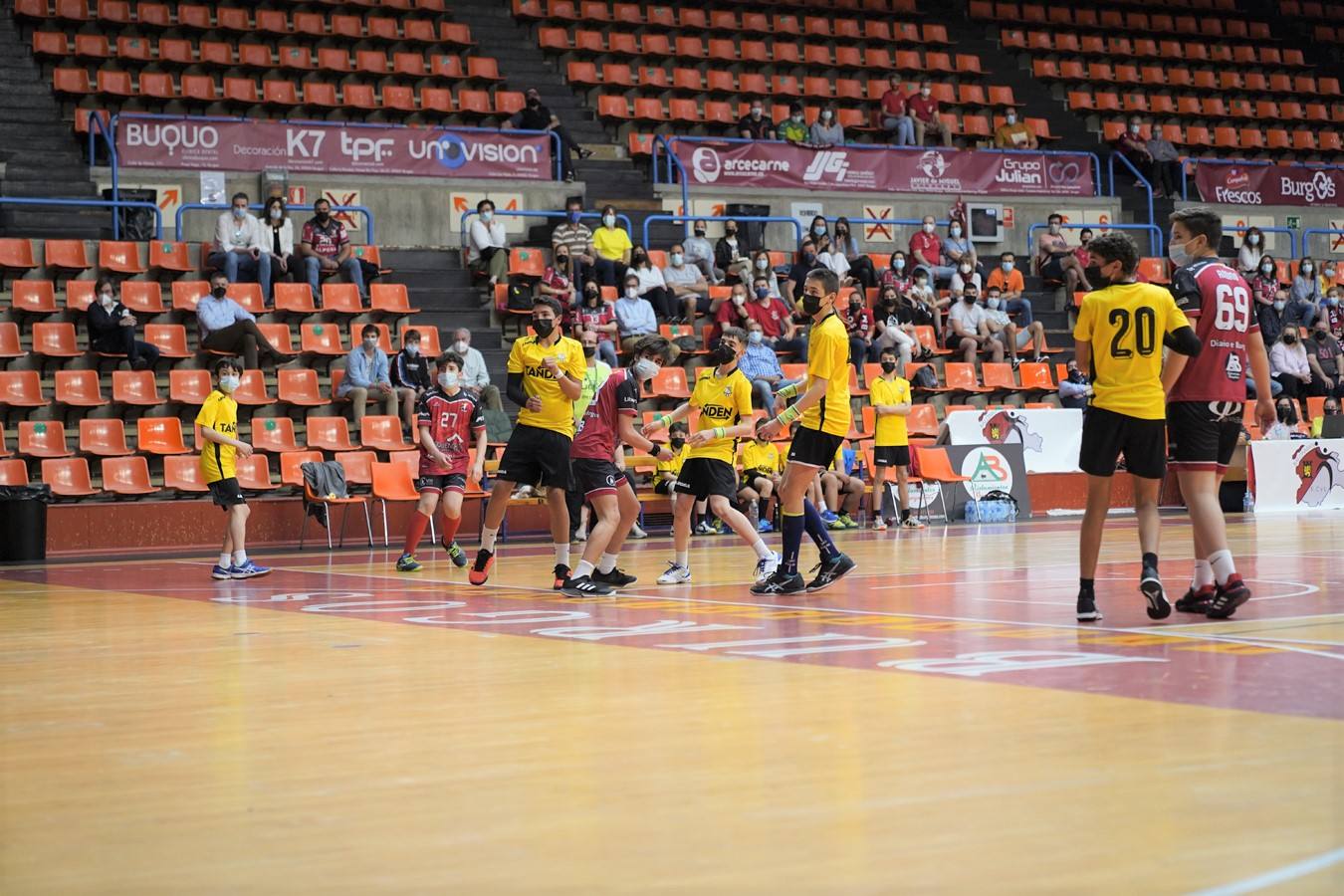 Fotos: Imágenes de la victoria del Temiño Pérez BM Burgos, campeón de Castilla y León