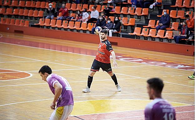 Imagen principal - Arriba, Torres, debajo a la zquierda Raúl y a su derecha Cantore. 