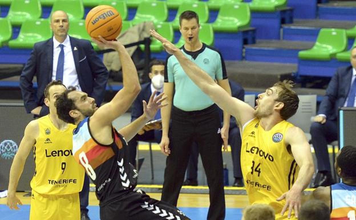 Benite en un encuentro ante el Lenovo correspondiente a la Basketball Champions League. 