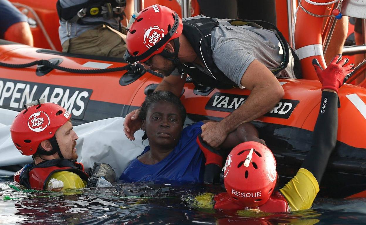 Rescate de inmigrantes en el Mediterráneo. 