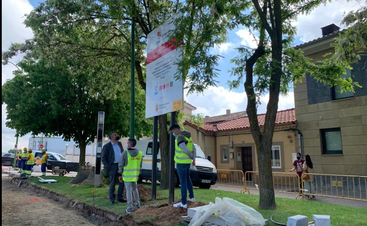 Moreno ha visitado las obras en la parada de la calle Pozanos.