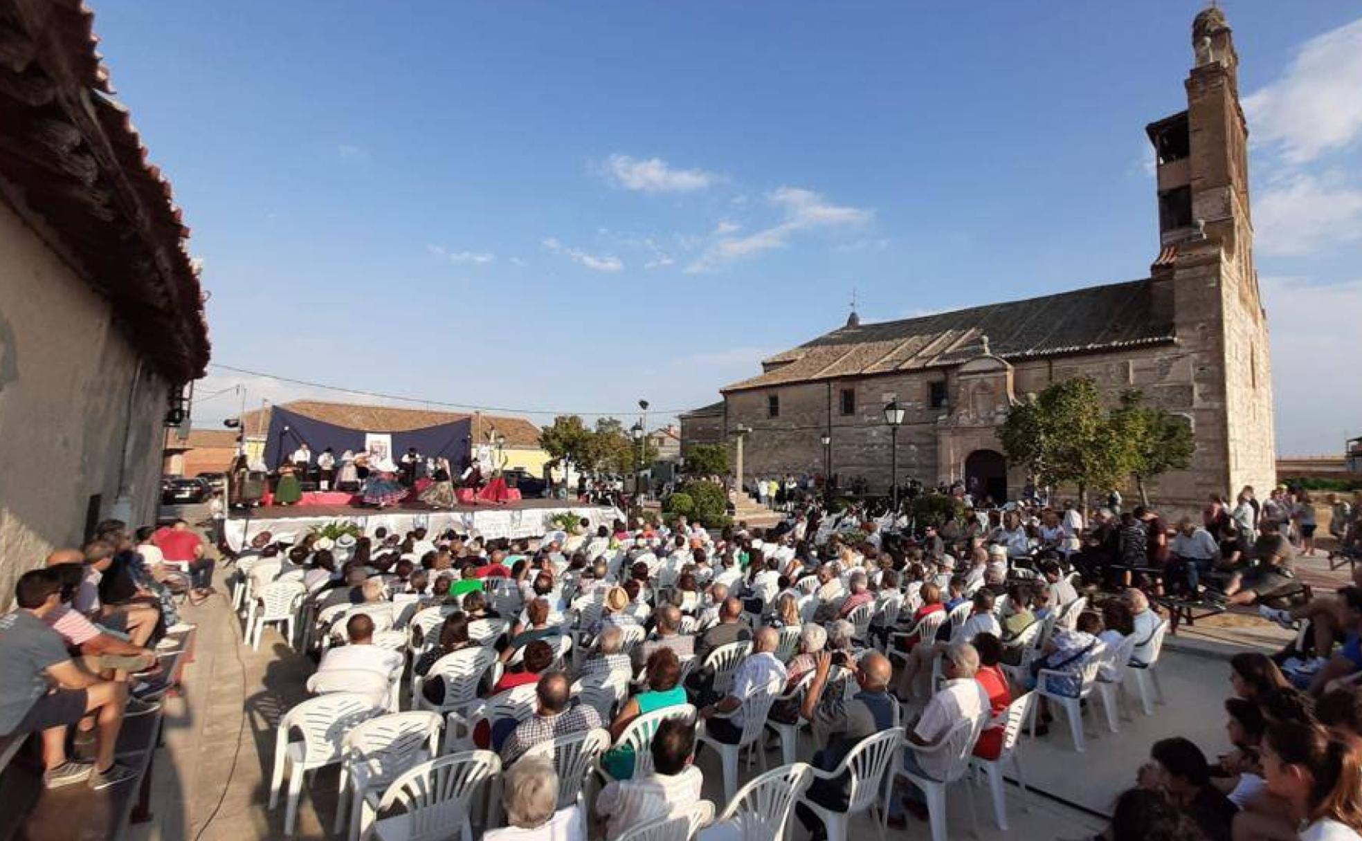 Festival de la Asociación Los Torronchos en Etreros.