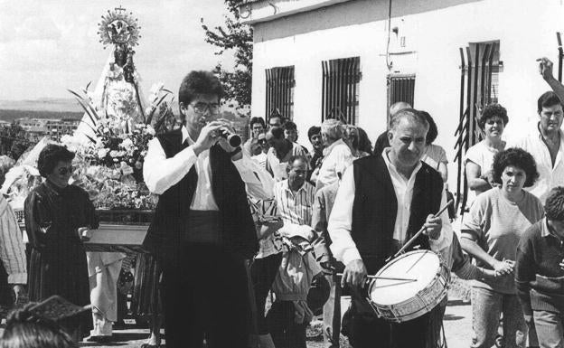 La romería en honor de la Virgen del Villar hace años.