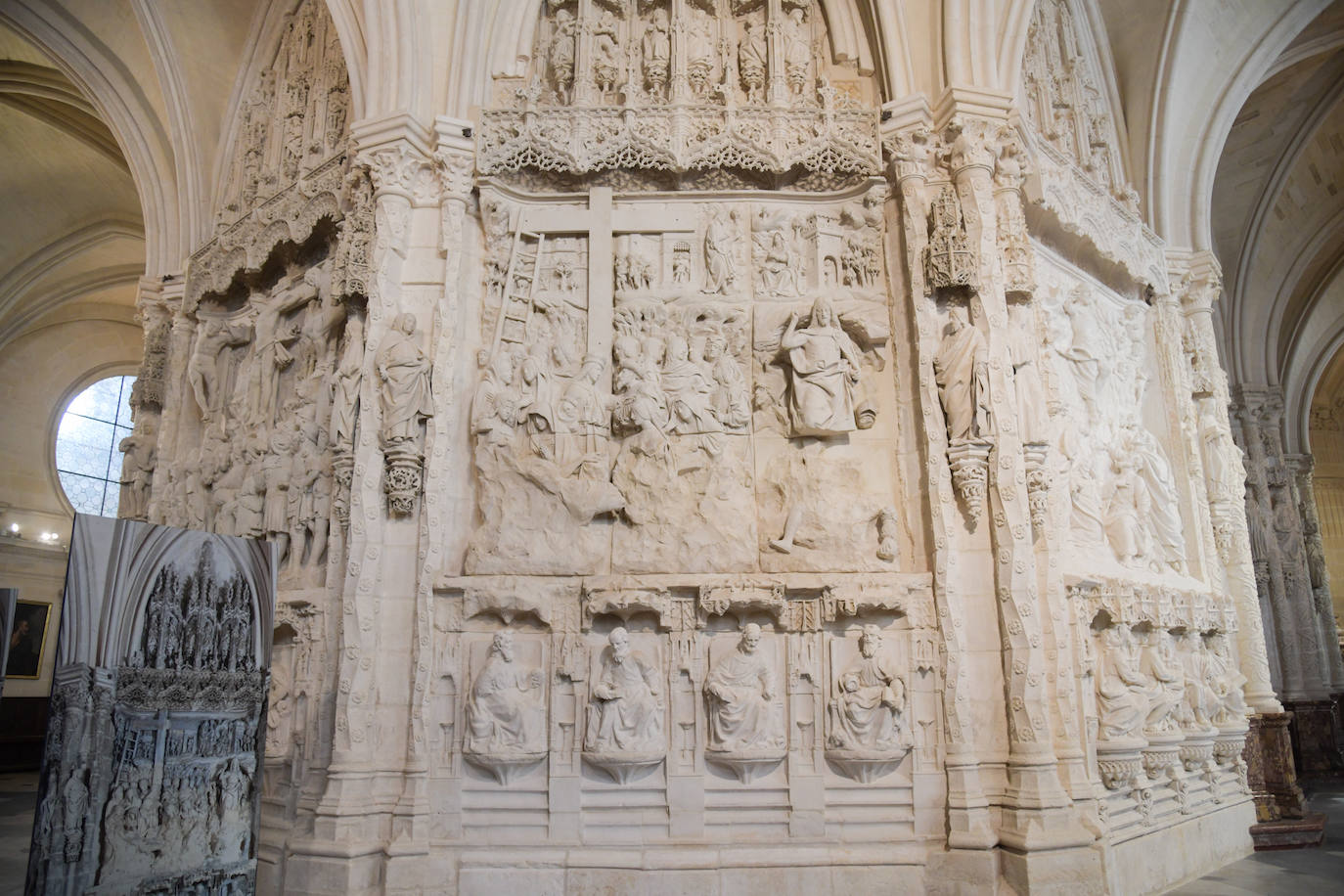 Imagen principal - Catedral de Burgos: Los relieves del trasaltar de la Catedral de Burgos recuperan su esplendor