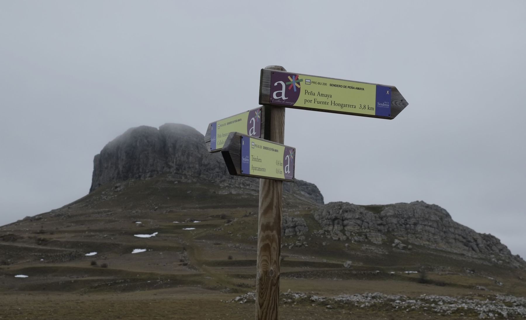 Todo el entorno de la peña Amaya está señalizado. 