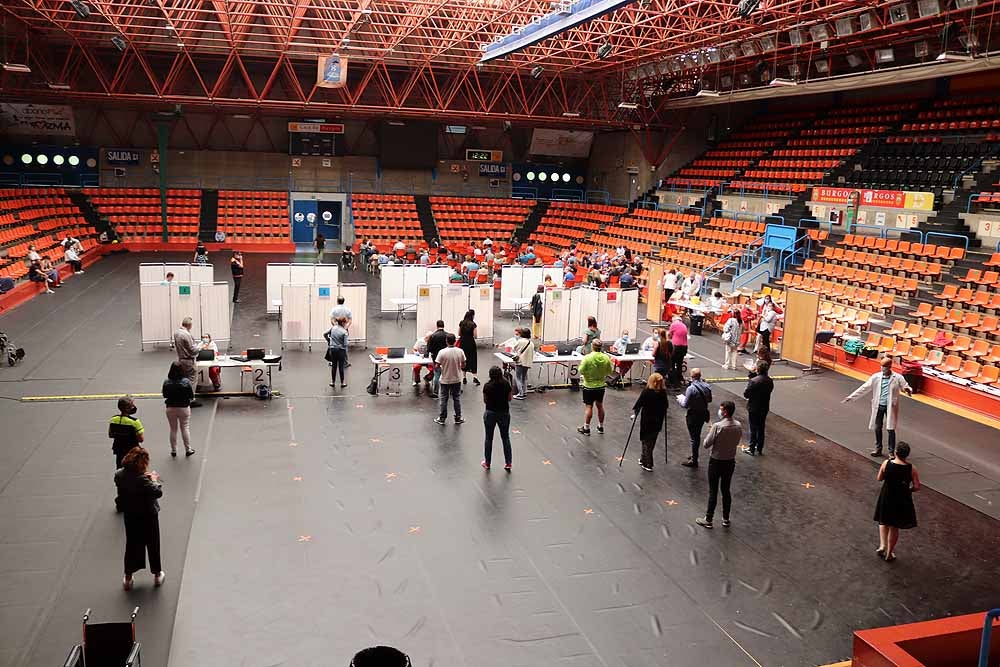 Fotos: El Polideportivo de El Plantío se convierte en punto de vacunación contra la covid