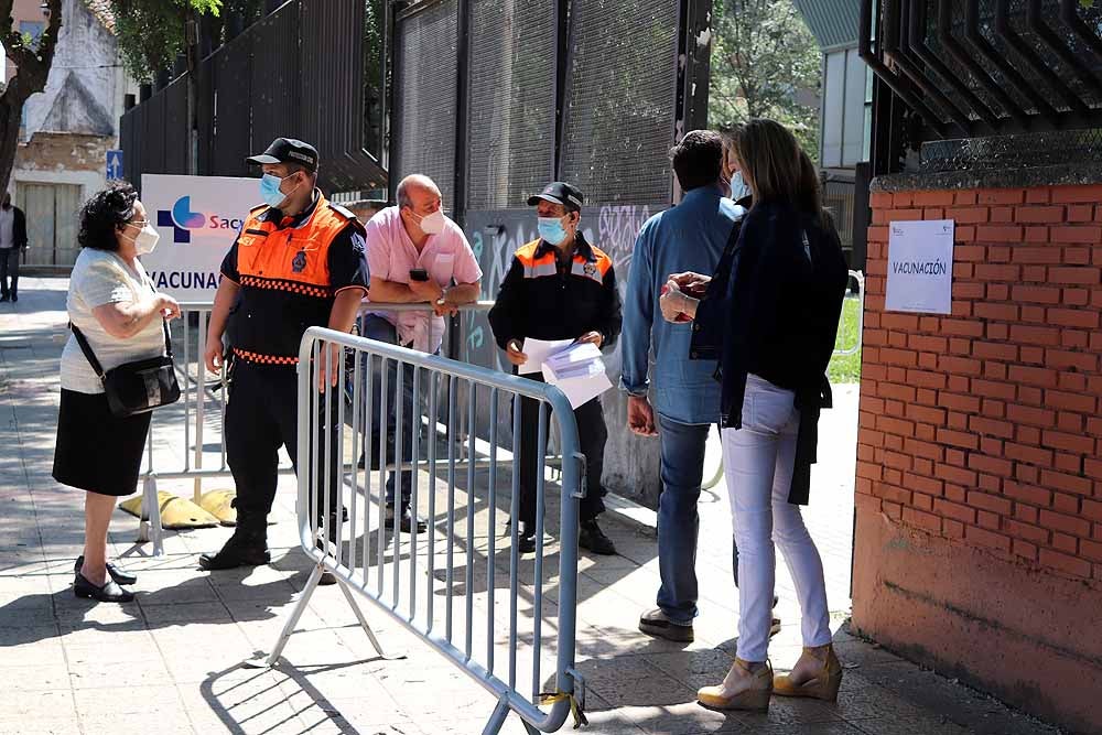 Fotos: El Polideportivo de El Plantío se convierte en punto de vacunación contra la covid