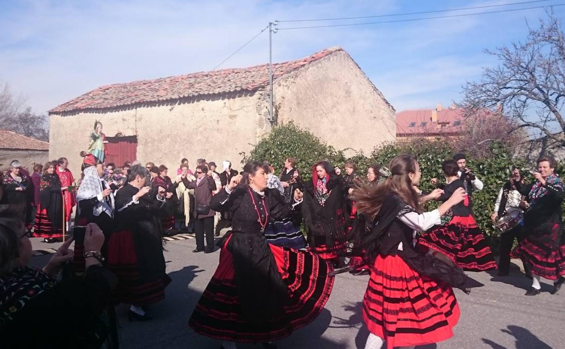 Las mujeres de Torrecaballeros recuperaron la tradición de Santa Águeda en 1992 y cada vez tiene más auge.