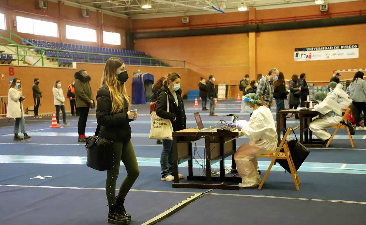 Cribado realizado entre el alumnado de la Universidad de Burgos para detectar casos de covid.
