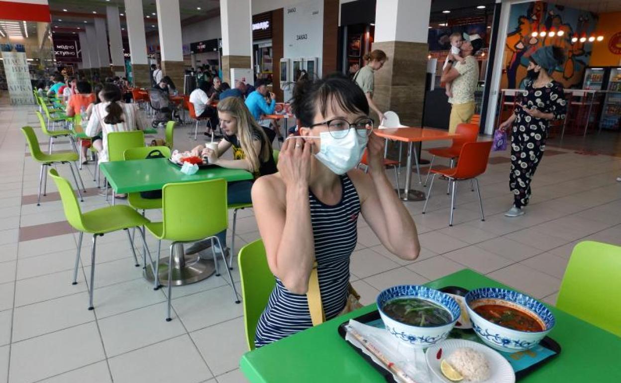 Un comedor en un centro comercial de MOscú. 
