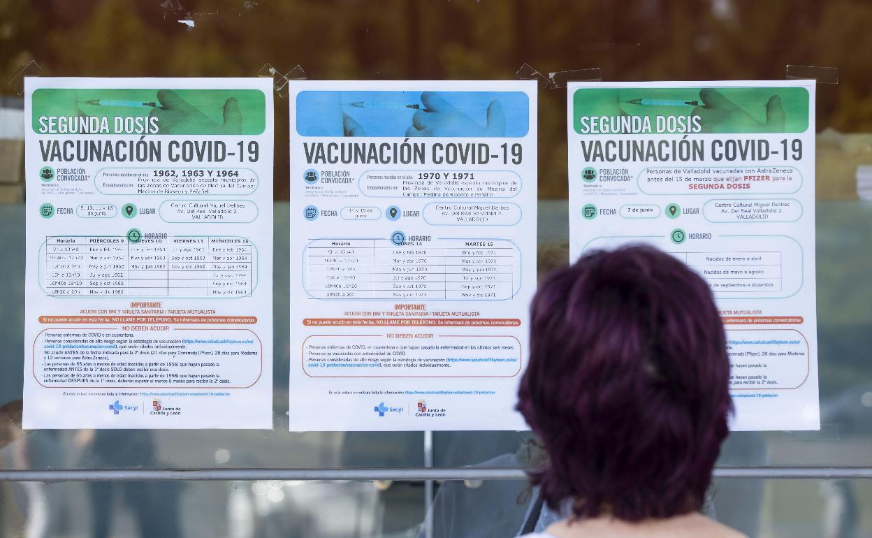 Carteles informativos en el Centro Cultural Miguel Delibes de Valladolid.