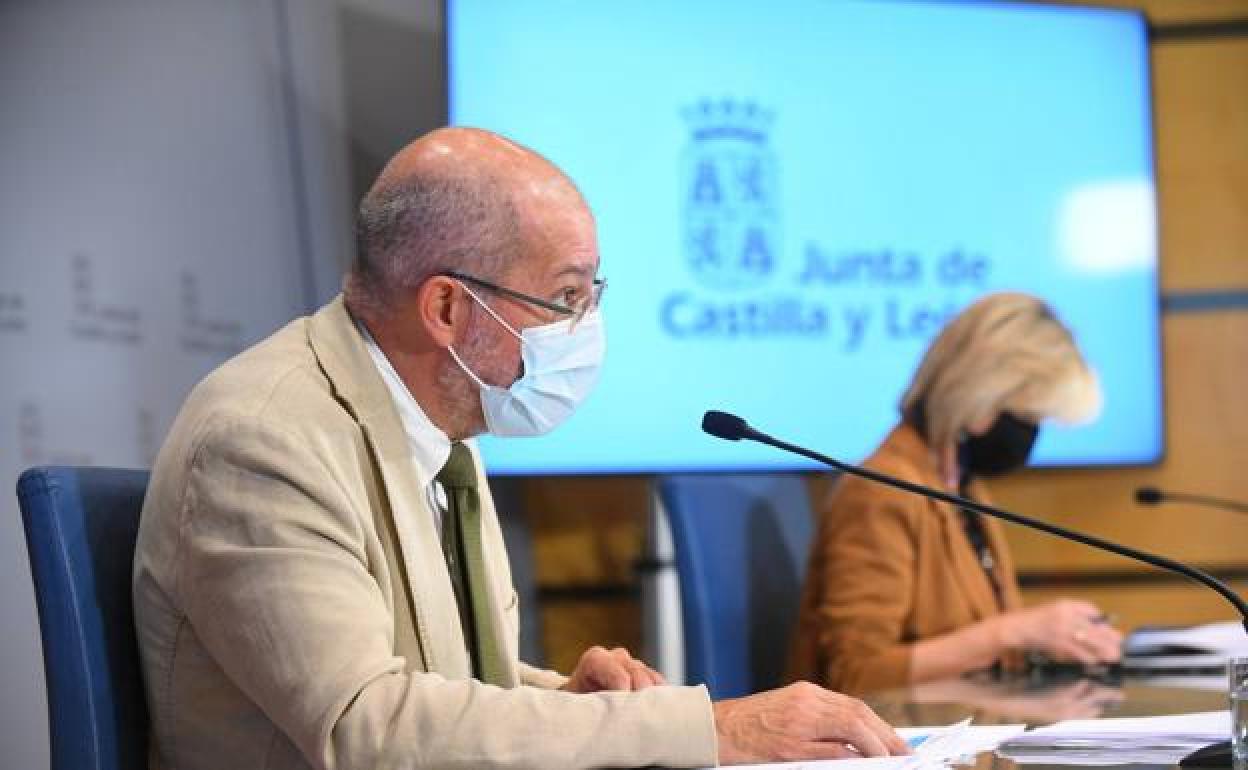 Francisco Igea y Verónica Casado, durante la rueda de prensa posterior al Consejo de Gobierno. 