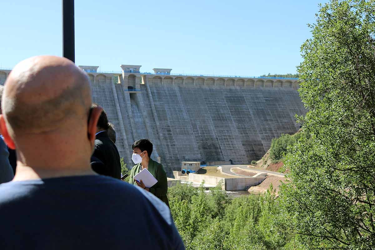 Fotos: 17 años y 250 millones de euros después, el embalse de Castrovido empieza a llenarse (en pruebas)