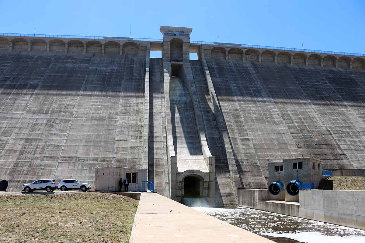 Fotos: 17 años y 250 millones de euros después, el embalse de Castrovido empieza a llenarse (en pruebas)