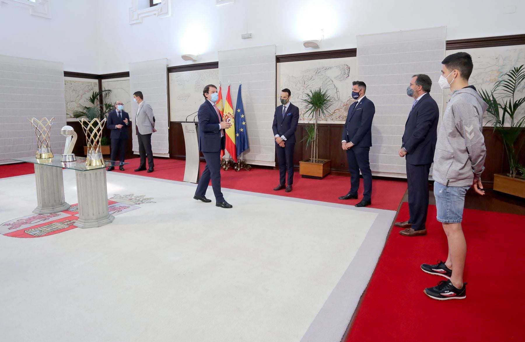 Fernández Mañueco ha recibido hoy a los representantes del San Pablo. 