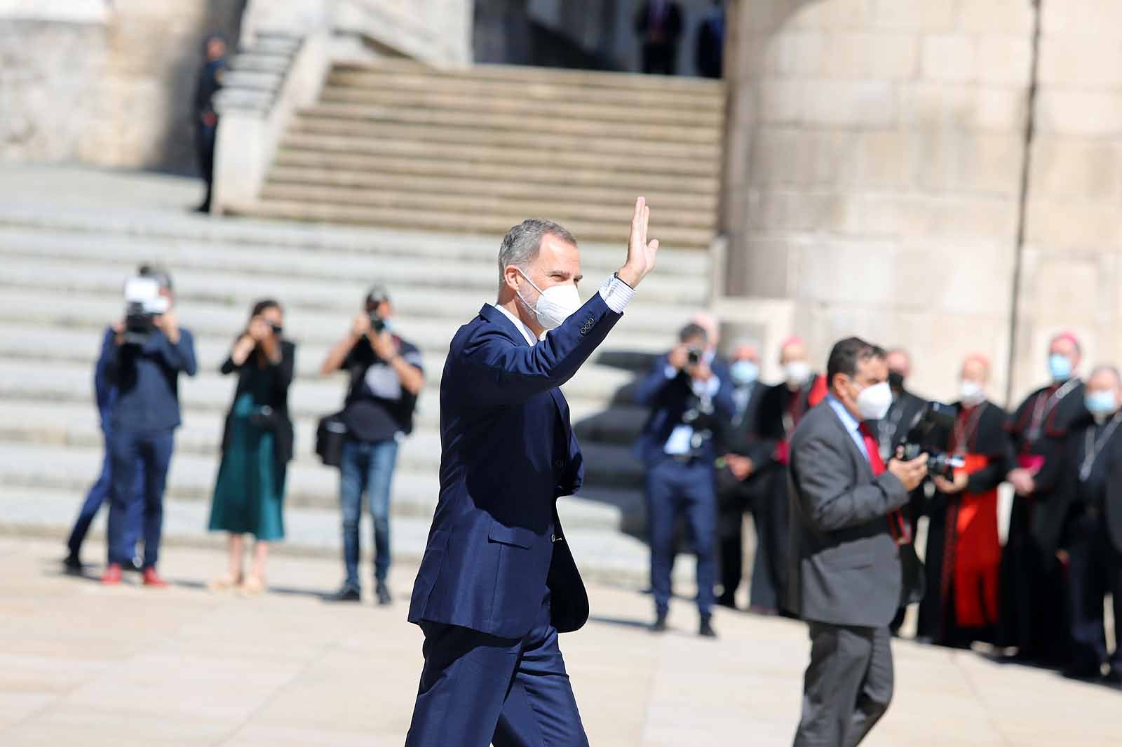 Decenas de burgaleses se concentran a las faldas de la Catedral en el primer día de la muestra en la ciudad