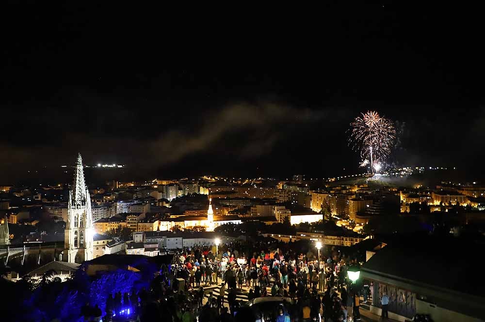 Fotos: Burgos disfruta de los fuegos artificiales en los Sampedros de 2021