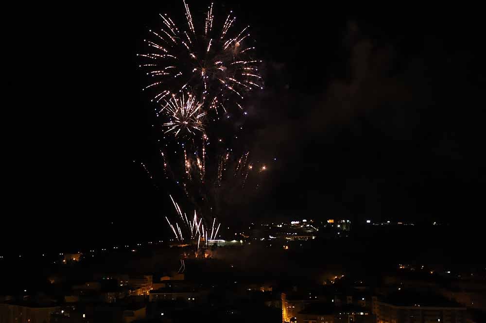 Fotos: Burgos disfruta de los fuegos artificiales en los Sampedros de 2021