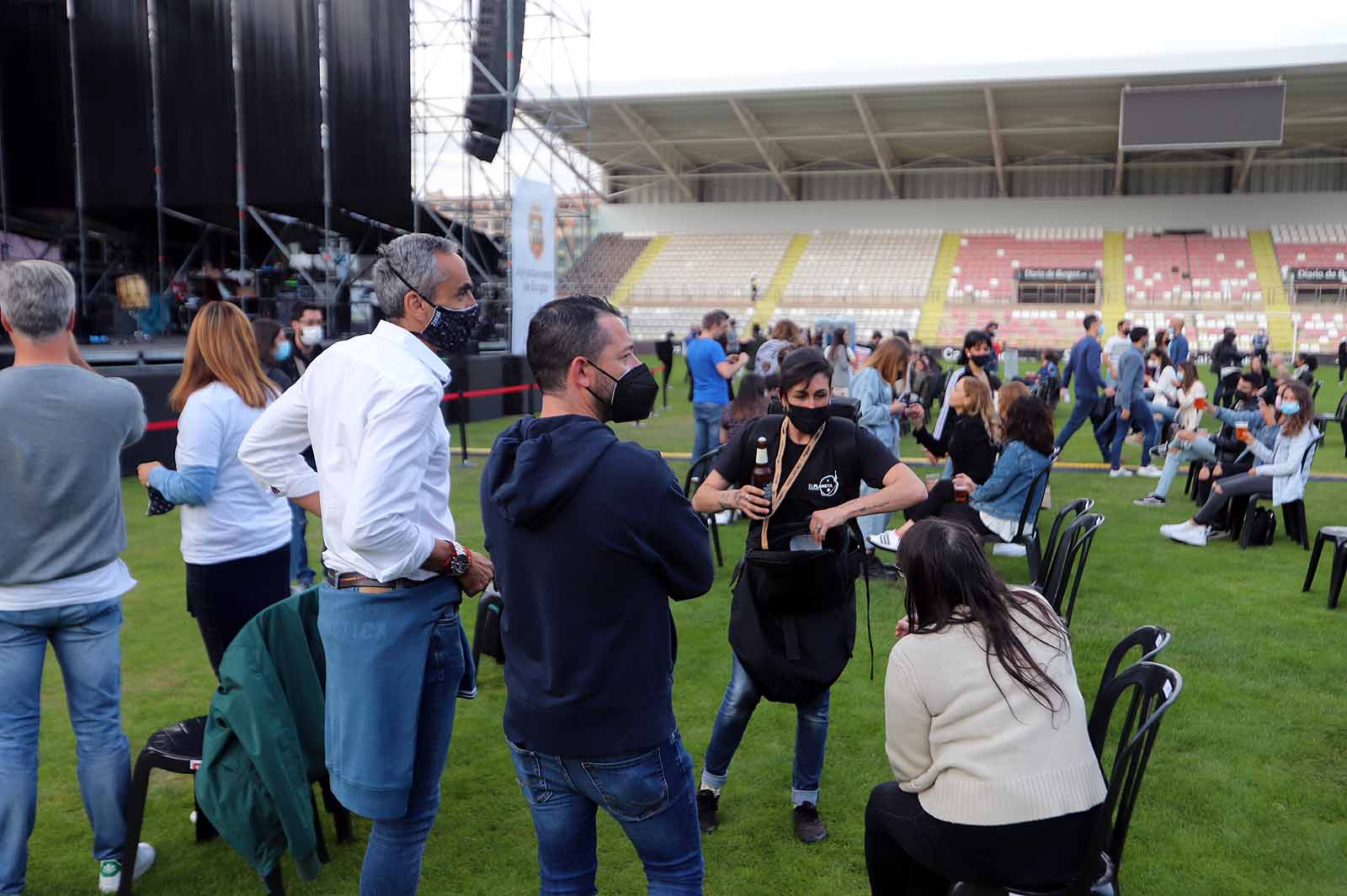 El grupo indie congrega a 2.500 personas en El Plantío en uno de los platos fuertes de los Sampedros