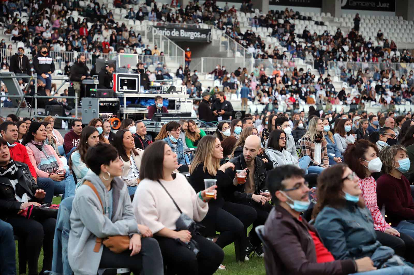 El grupo indie congrega a 2.500 personas en El Plantío en uno de los platos fuertes de los Sampedros