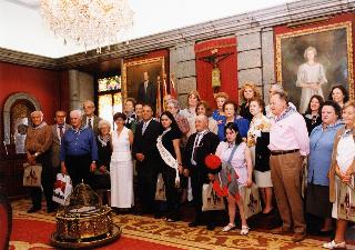 Recepción de los burgaleses residentes en el extranjero en el Ayuntamiento en el año 2000.