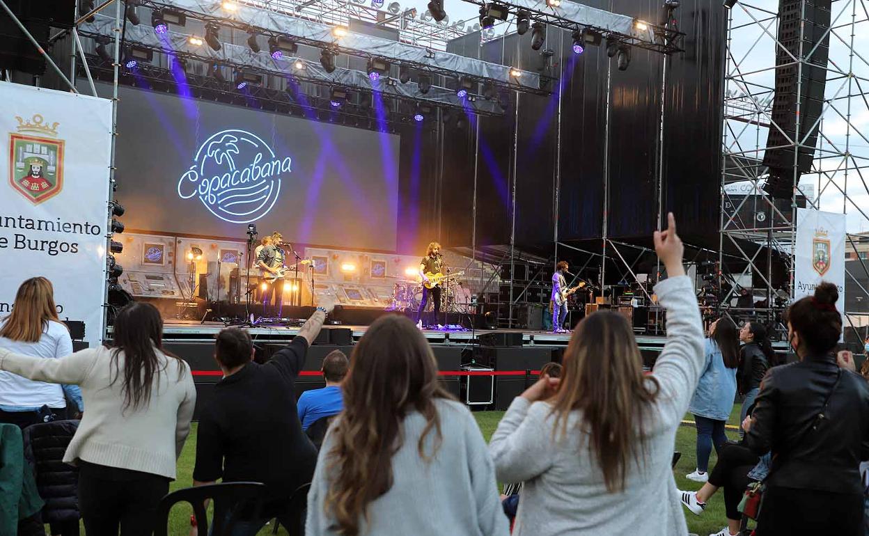 Público asistente al concierto de Izal, en la tarde del 28 de junio.