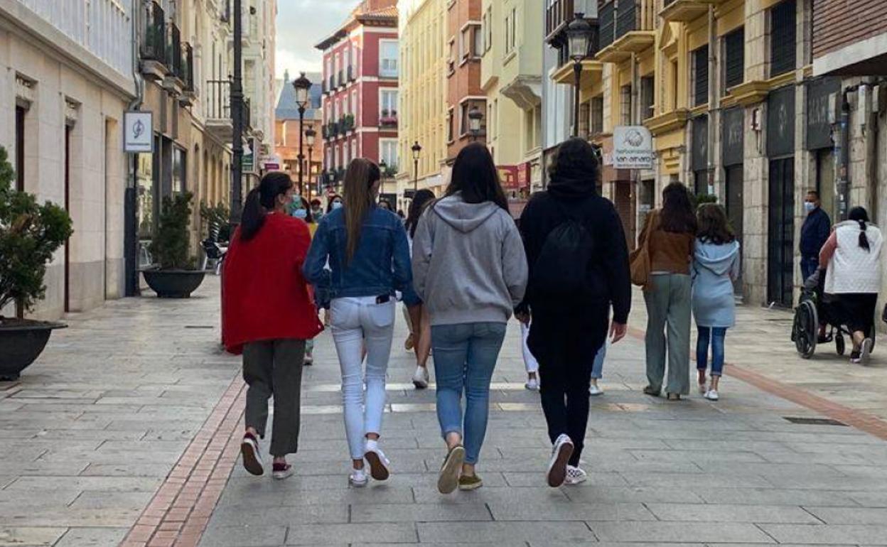 La incidencia de la covid se ha disparado entre los menores de 30 años en Burgos.