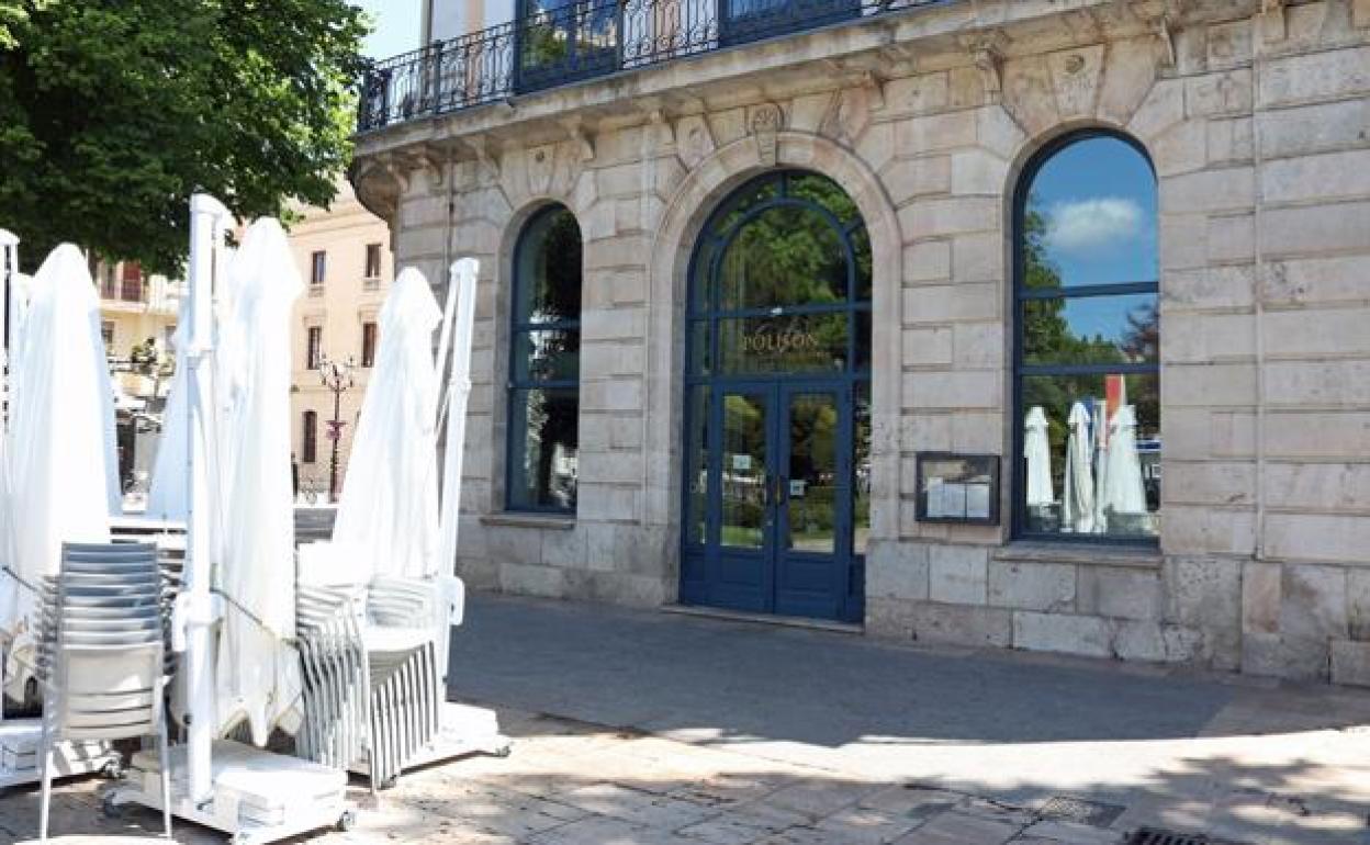 La cafetería Polisón se ubica en los bajos del teatro Principal. 