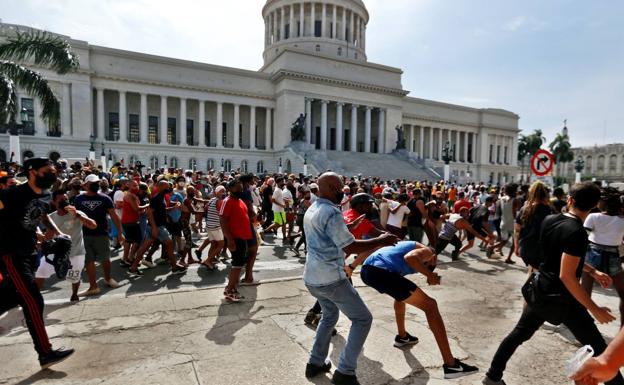 Imagen principal - Imágenes de las protestas en Cuba.