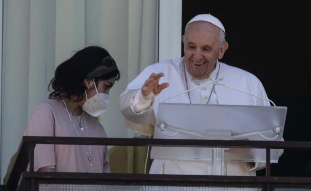 El papa Francisco, durante el rezo del ángelus el domingo.