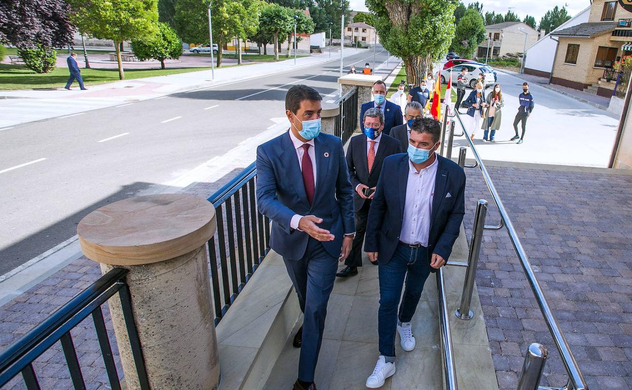 El consejero de la Presidencia, Ángel Ibáñez, visita la localidad de Cogollos (Burgos) para conocer las inversiones a cargo de la Junta de Castilla y León.