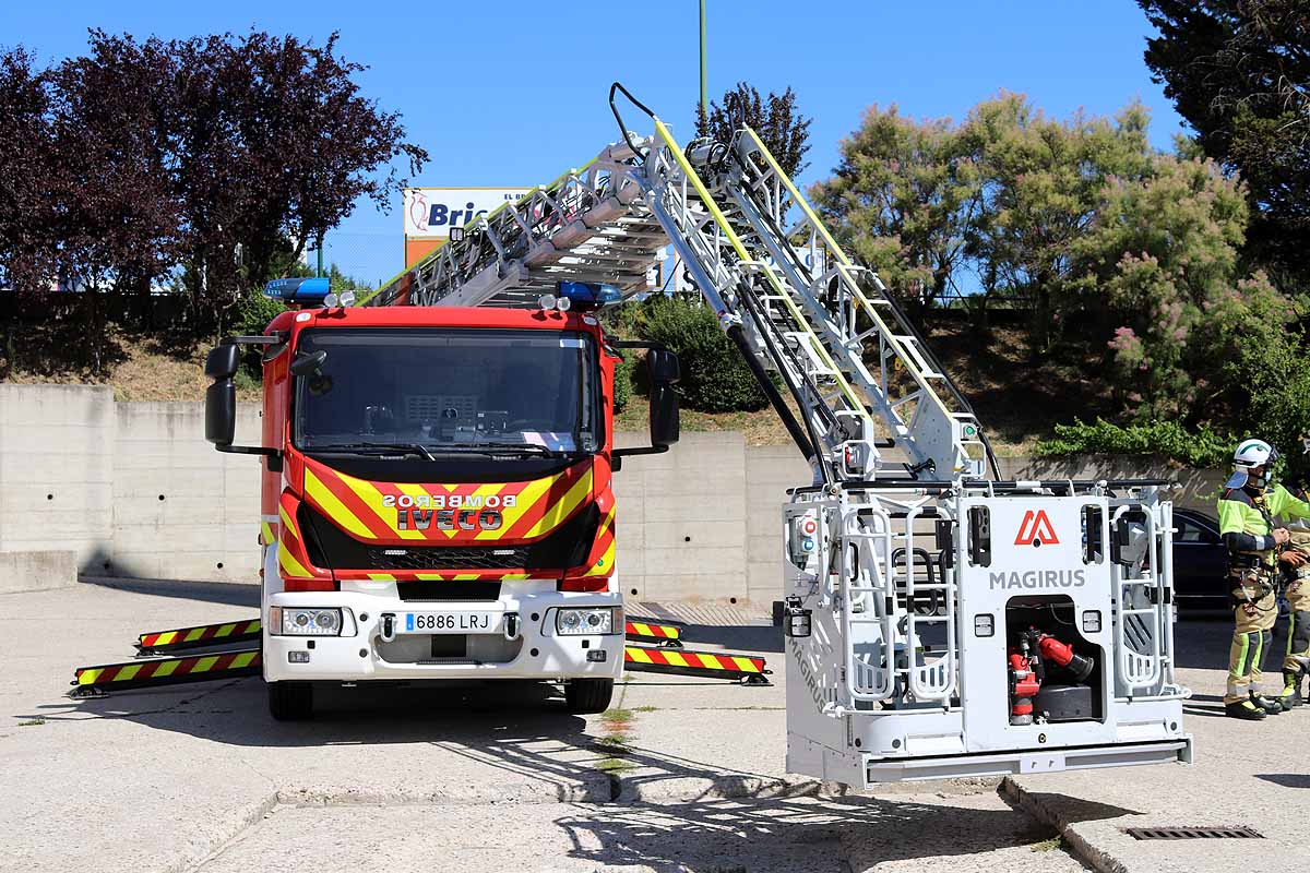 Gaviota físicamente Instalaciones Fotos: Este es el nuevo camión escala «fabricado a medida» del parque de  Bomberos de Burgos | BURGOSconecta