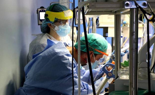 La presión hospitalaria aumenta en la UCI del HUBU, que asciende a riesgo muy alto