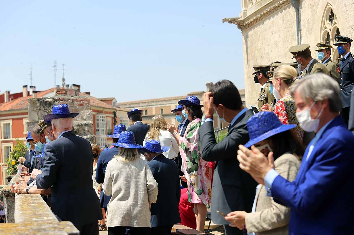 Fotos: En honor de la Catedral, danzan los Gigantillos, suena el himno