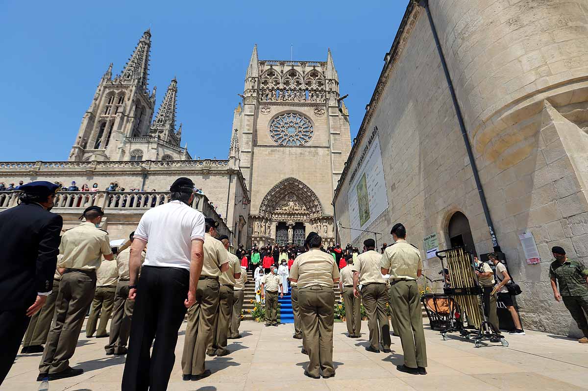 Fotos: En honor de la Catedral, danzan los Gigantillos, suena el himno