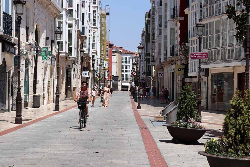 Fotos: Los burgaleses se refugian del calor en sombras y terrazas